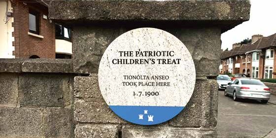 Plaque Unveiled: The “Patriotic Children’s Treat”